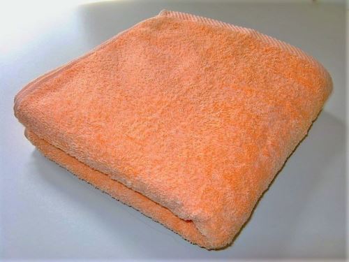 Froté ručník s výšivkou Z lásky 50x100 cm lososová