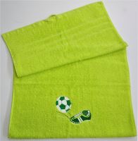 Osuška s výšivkou fotbalové kopačky a míče + jméno 70x140 žlutozelená Osuška s výšivkou fotbalové kopačky a míče + jméno 70x140 žlutozelená