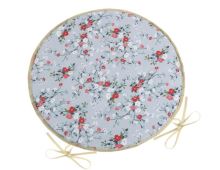 Sedák DITA kulatý hladký kvítí na šedé průměr 40 cm, výška puru 2 cm Sedák DITA kulatý hladký kvítí na šedé průměr 40 cm, výška puru 2 cm