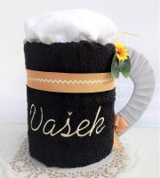 Veratex Textilní dort velké černé Pivo s výšivkou jména nebo přezdívky (osuška 70x140 + ručník 30x30cm) (1)